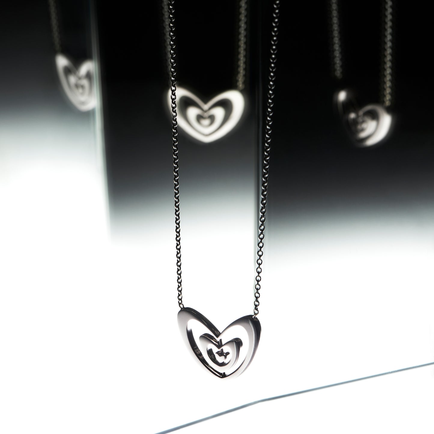 Modern Edge Gold Heart